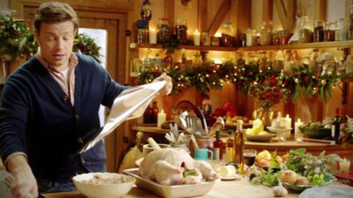 Jamie's Night Before Christmas Clips & Extras Trailer All 4