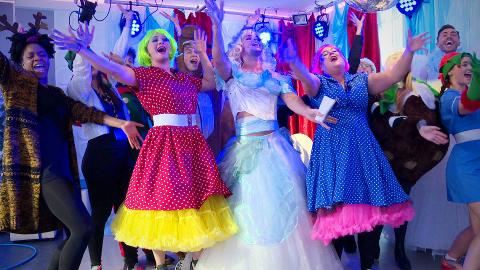 Hollyoaks Clips & Extras Hollyoaksmas Annual Cast Christmas Song! All 4