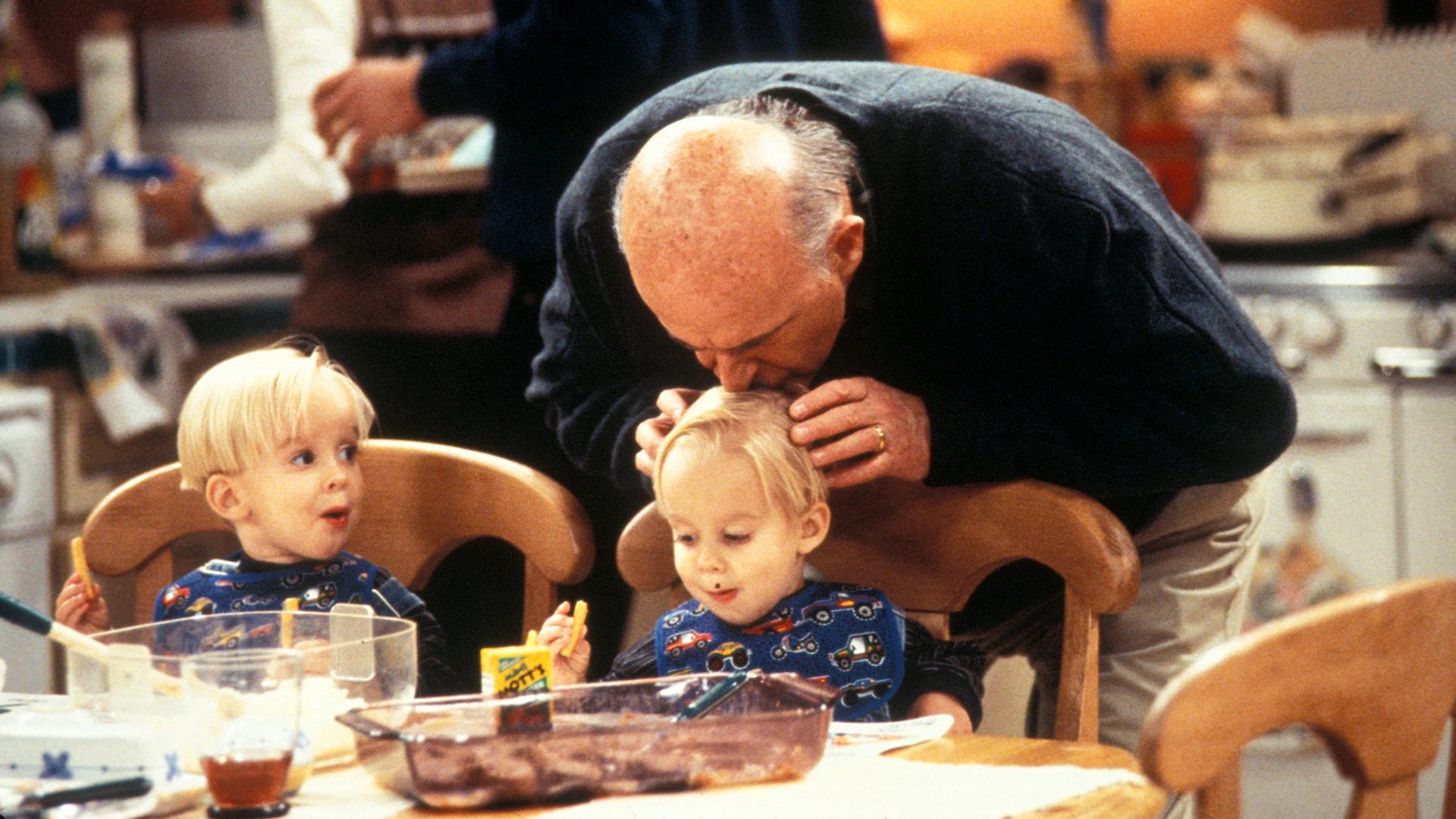 Everybody Loves Raymond - Series 2: Episode 10 | Channel 4