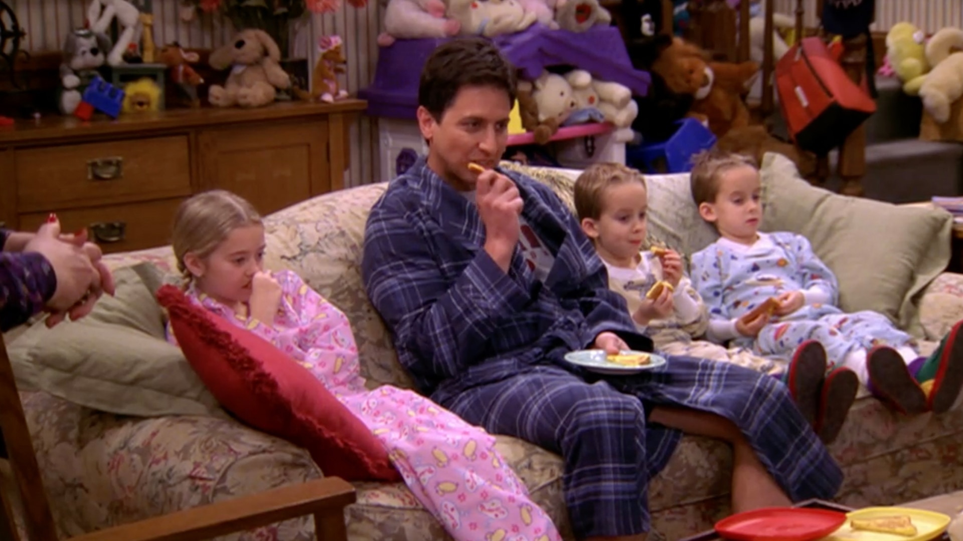 Everybody Loves Raymond - Series 5: Episode 24 | Channel 4