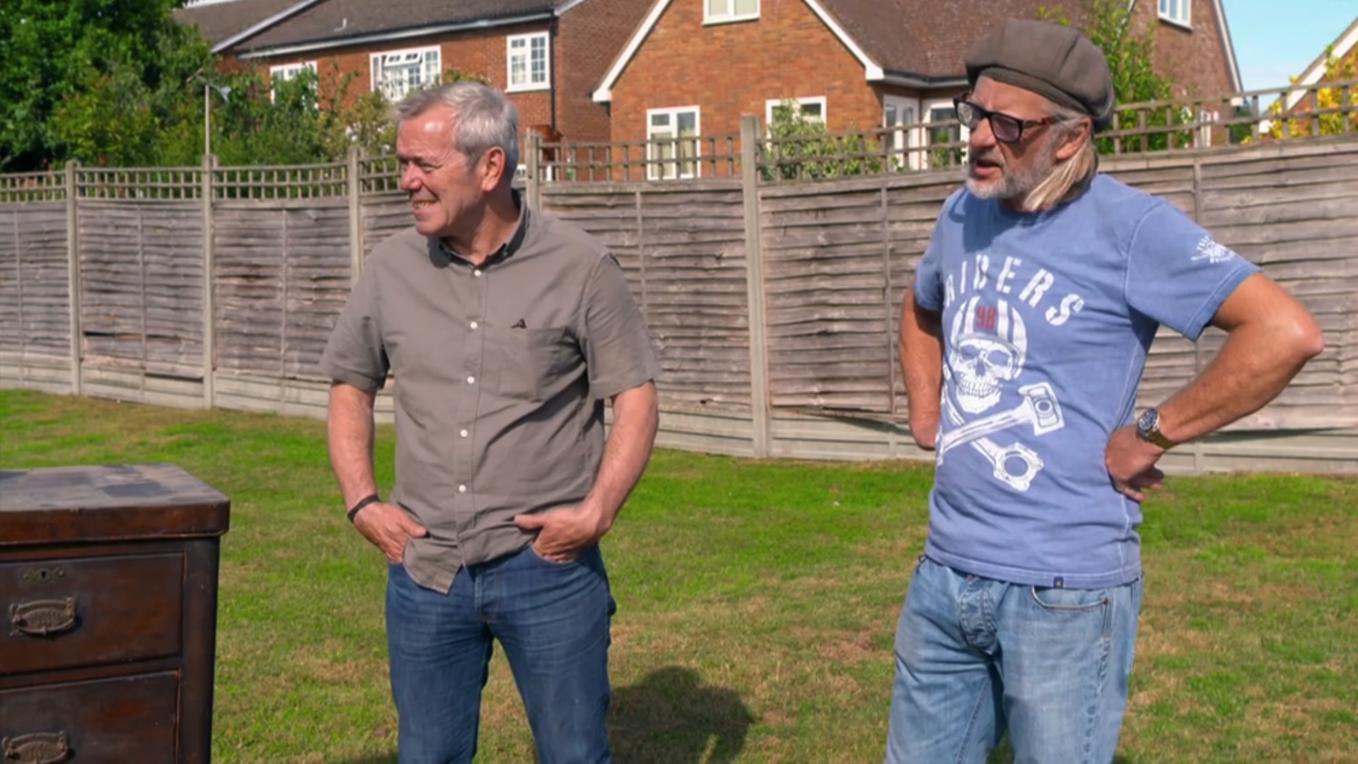 Find It, Fix It, Flog It - All 4 - Has Simon O'brien Left Find It Fix It Flog It