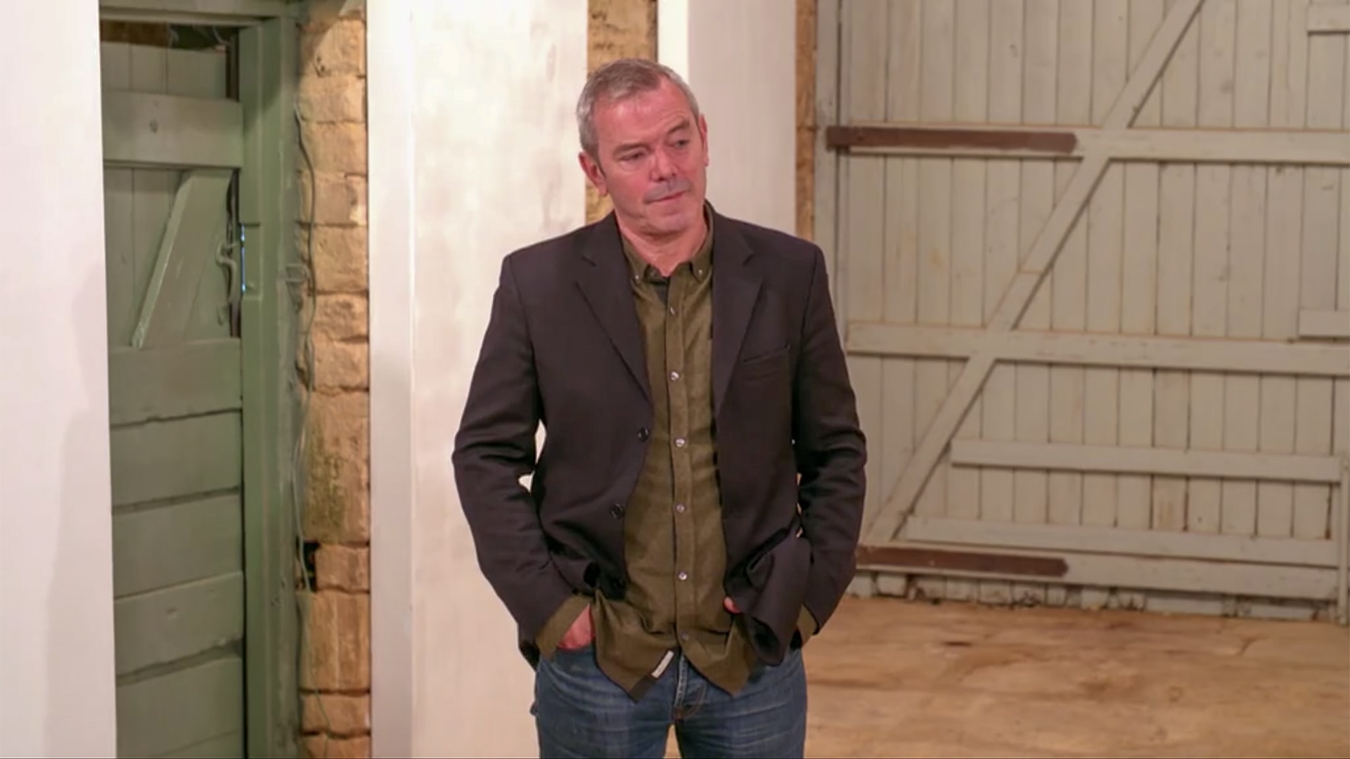 Find It, Fix It, Flog It - All 4 - Has Simon O'brien Left Find It Fix It Flog It
