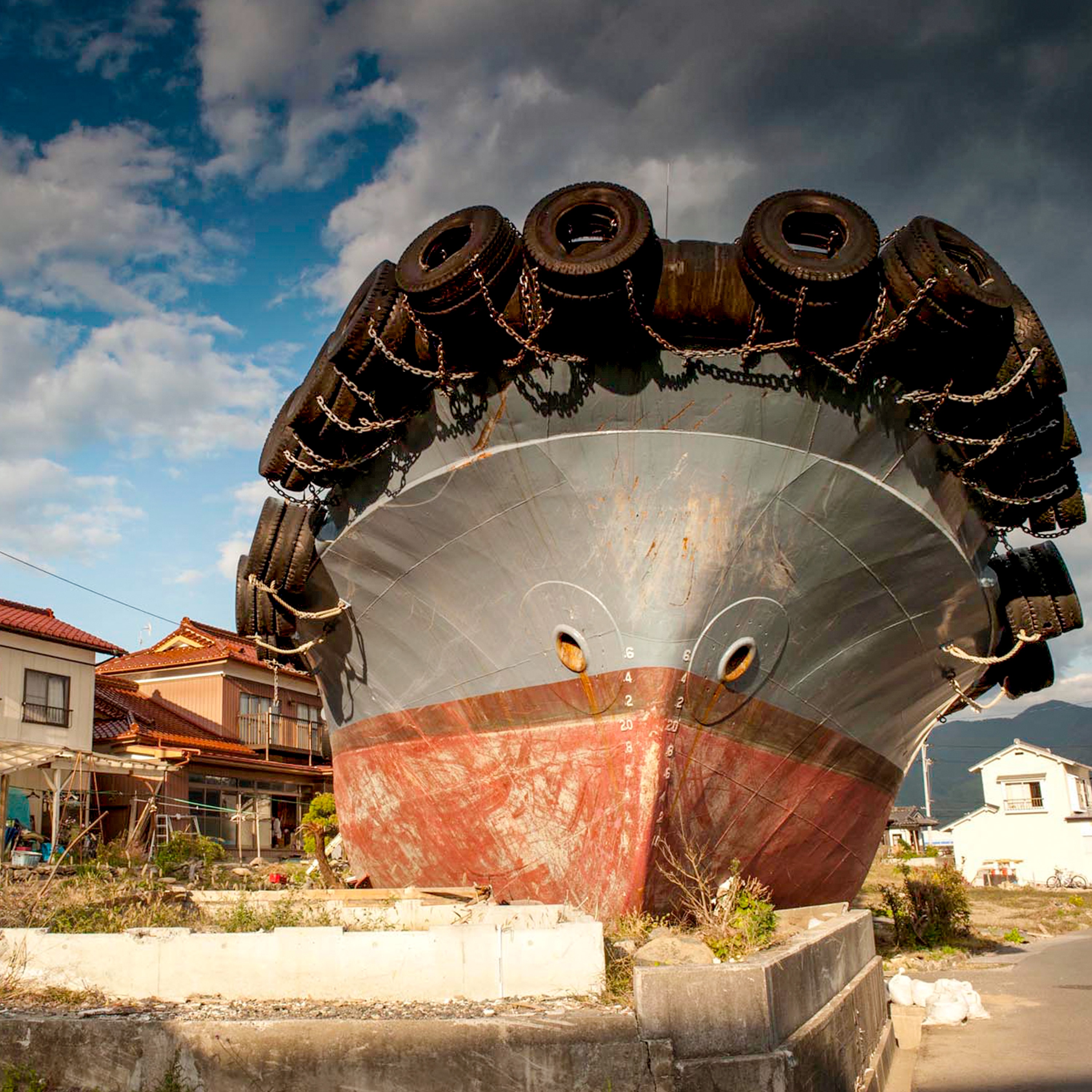 特撮 TSUNAMI ghows-LG-a6562b6a-1675-468d-